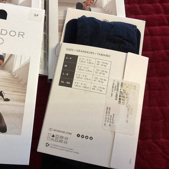 4-pack lot, NWT, Women's Navy Blue Tights / Nylons size small, Mondor - Picture 4 of 5